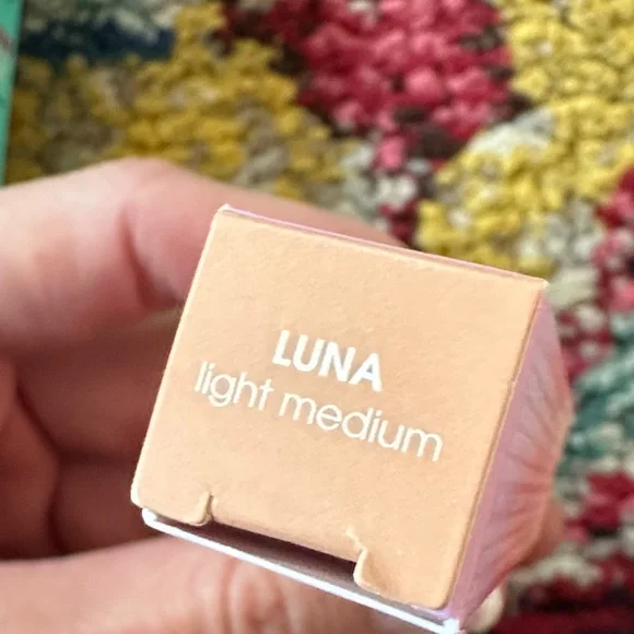 Beautiful Face Sample Pack - Picture 3 of 11